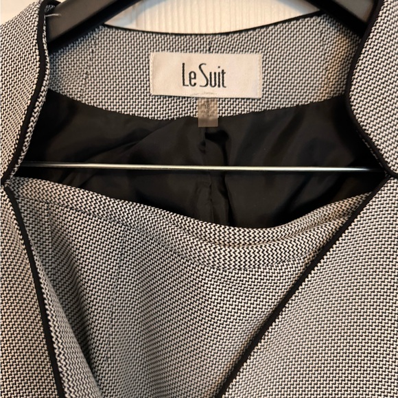 2pc skirt suit - Picture 2 of 4